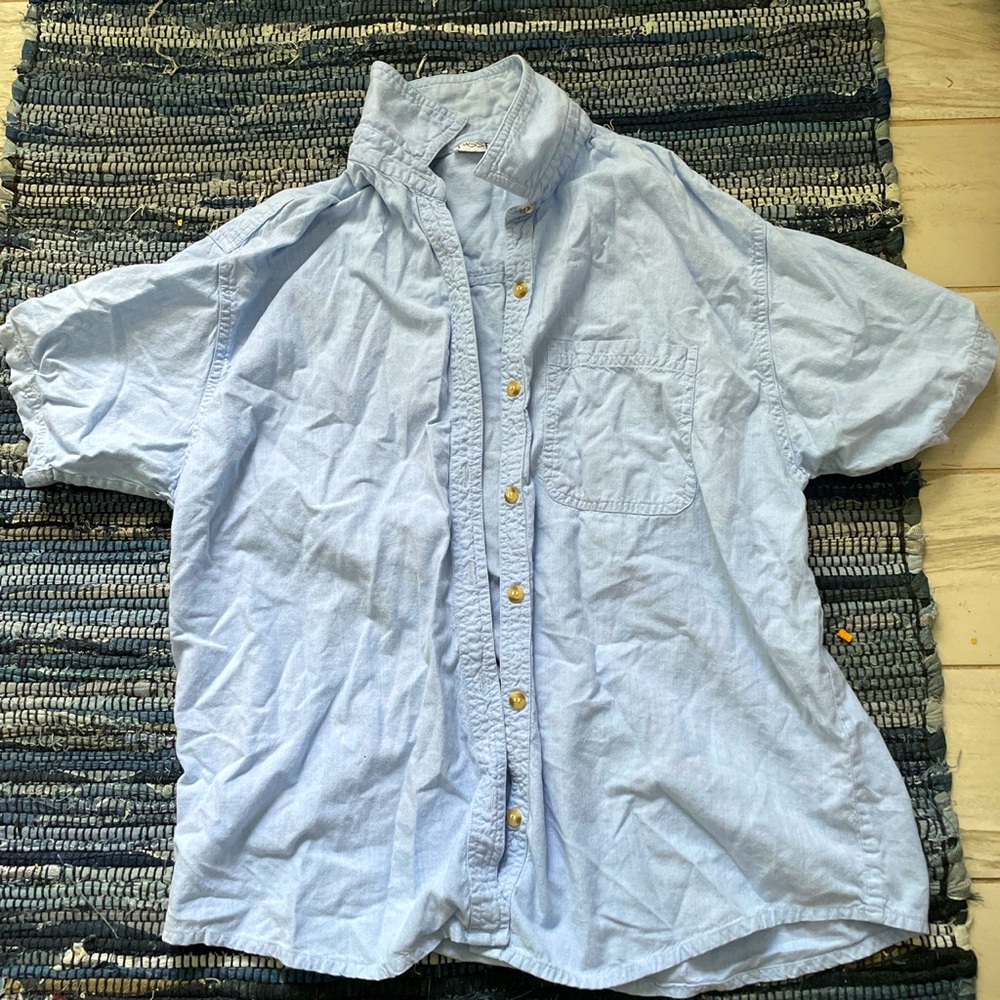 Short sleeve button up